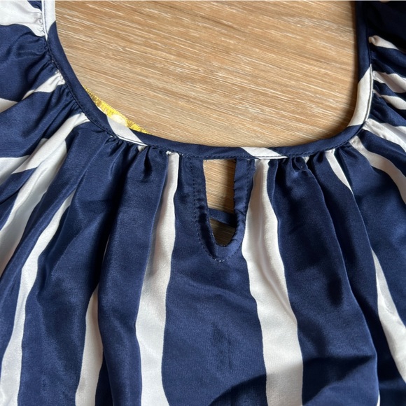 Marie Oliver Silky Patterned Tie-Neck Top – Size Small blue navy - Picture 4 of 7